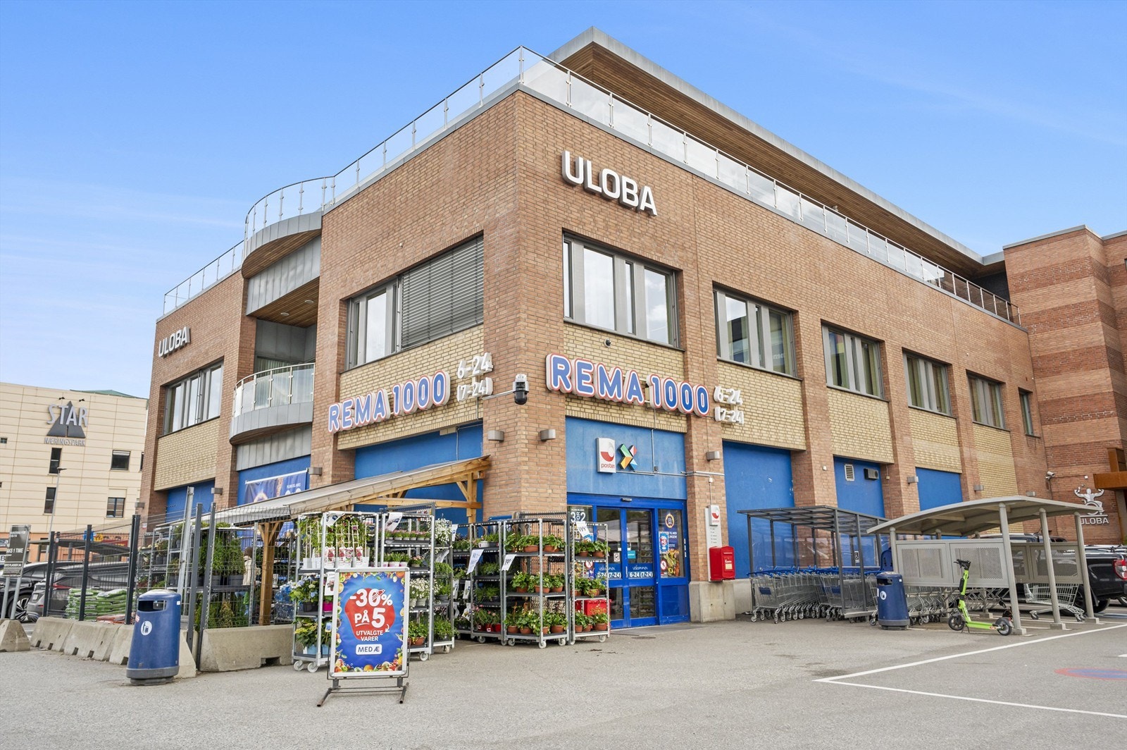 Dagligvarehandelen kan gjøres ved blant annet Rema 1000 Tollbugaten eller Kiwi XI Strømsø senter. Galleribilde