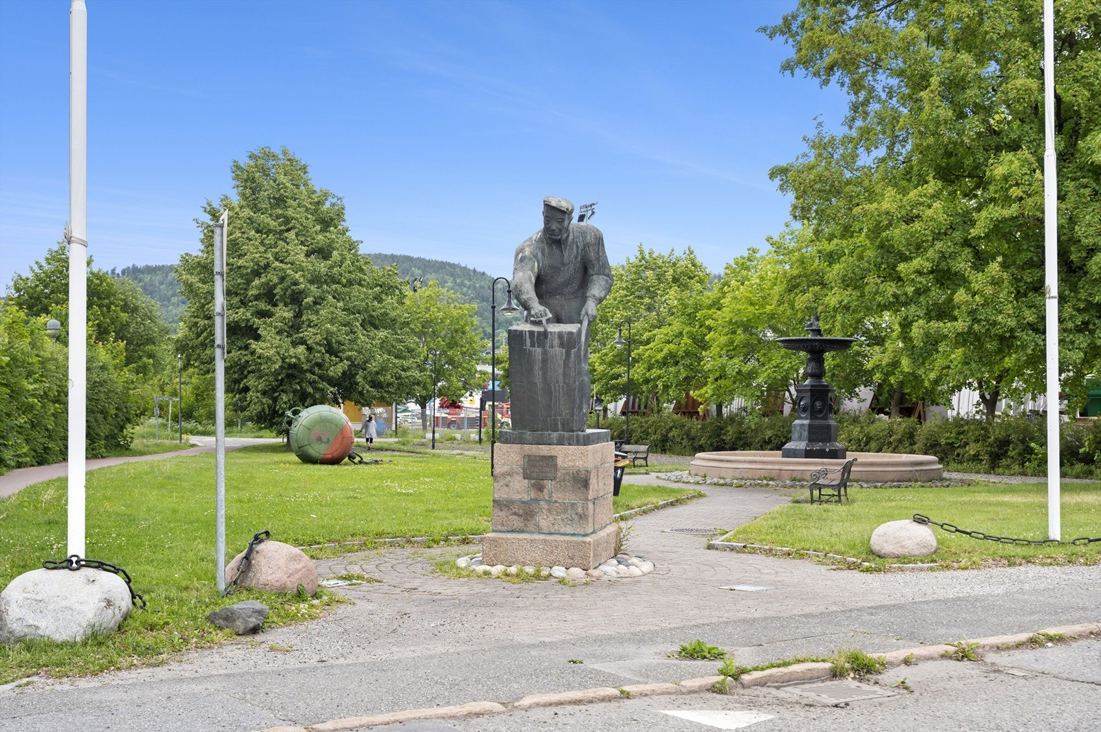 Leiligheten ligger sentralt på Strømsø med kort vei til de fleste servicetilbud og med gangavstand til sentrum med alle servicetilbud. Galleribilde