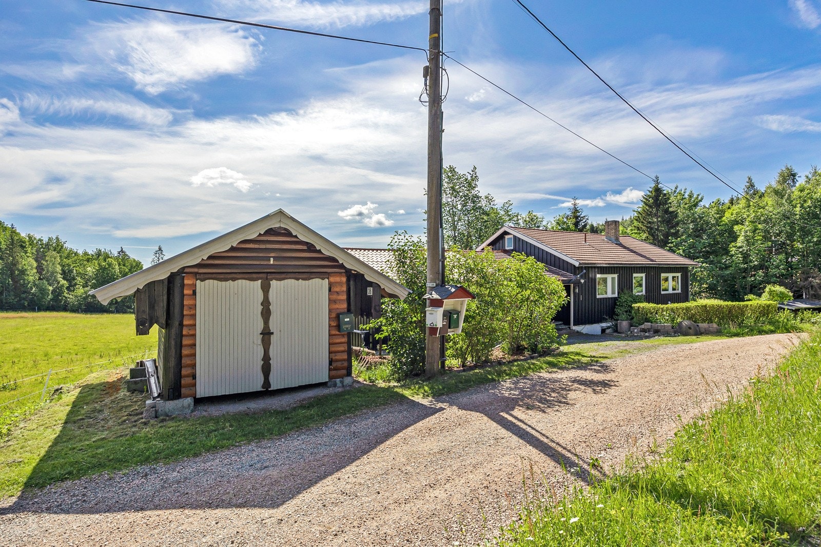 Egen garasje på eiendommen Galleribilde