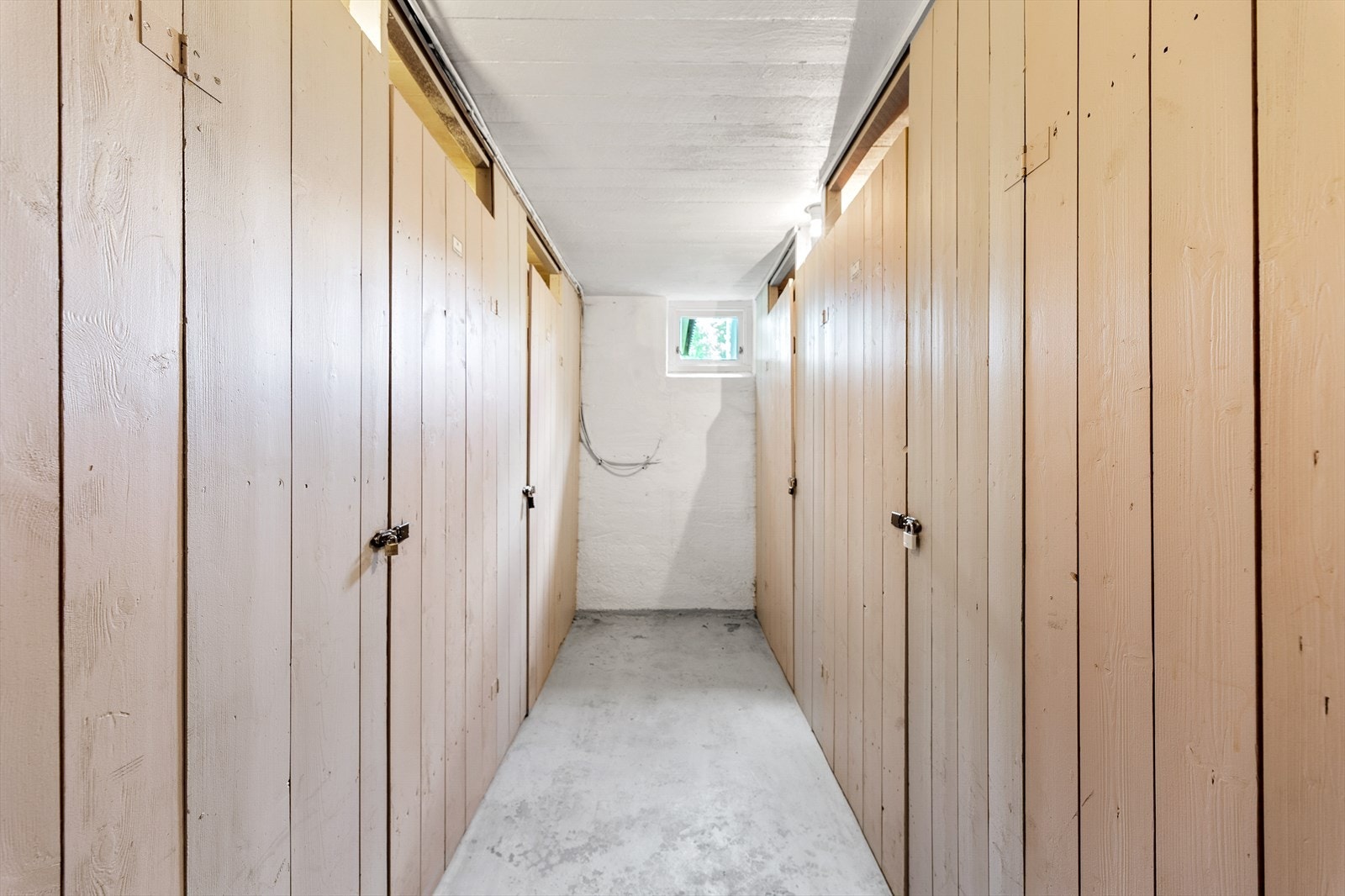 Det medfølger to boder i kjeller. Galleribilde