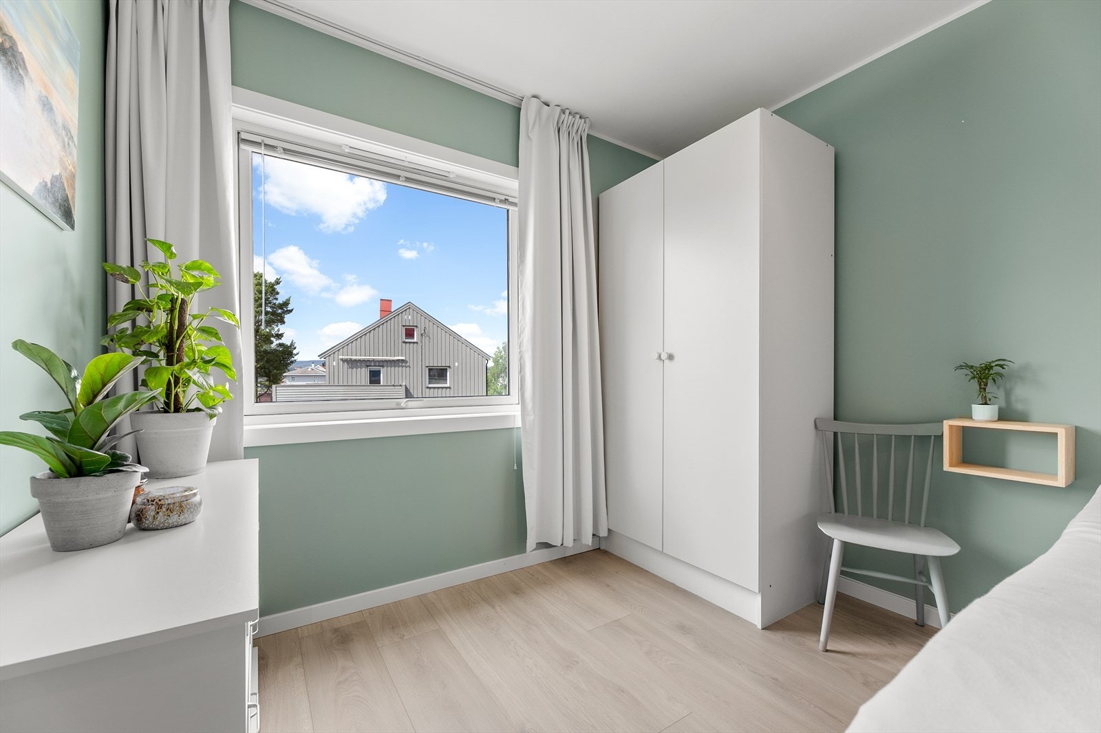 Det er også plass til et garderobeskap eller lignende oppbevaringsmulighet. Galleribilde