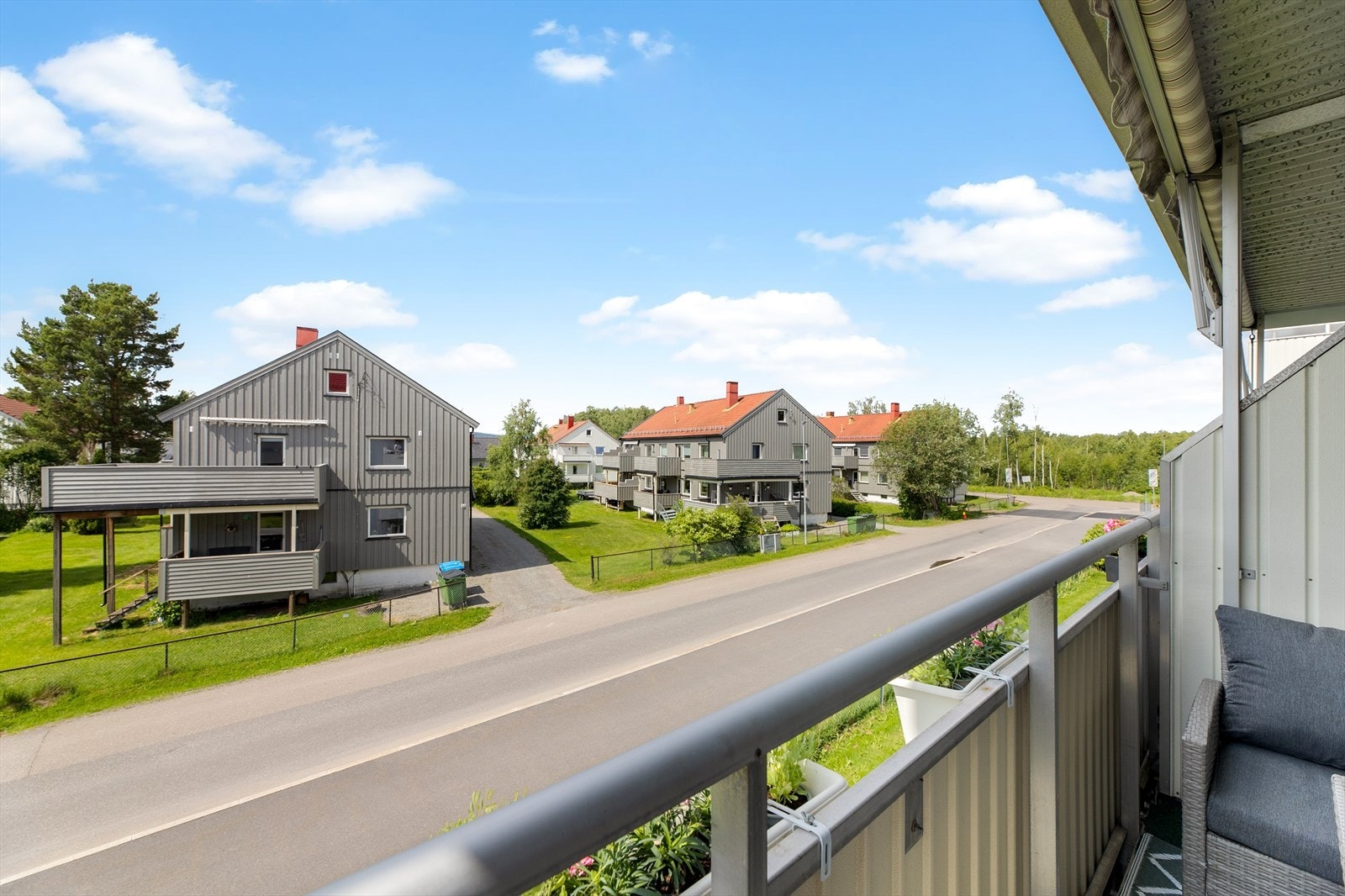 Nærmeste dagligvarebutikk (Coop Prix) ligger kun 3 min gange fra boligen. Galleribilde
