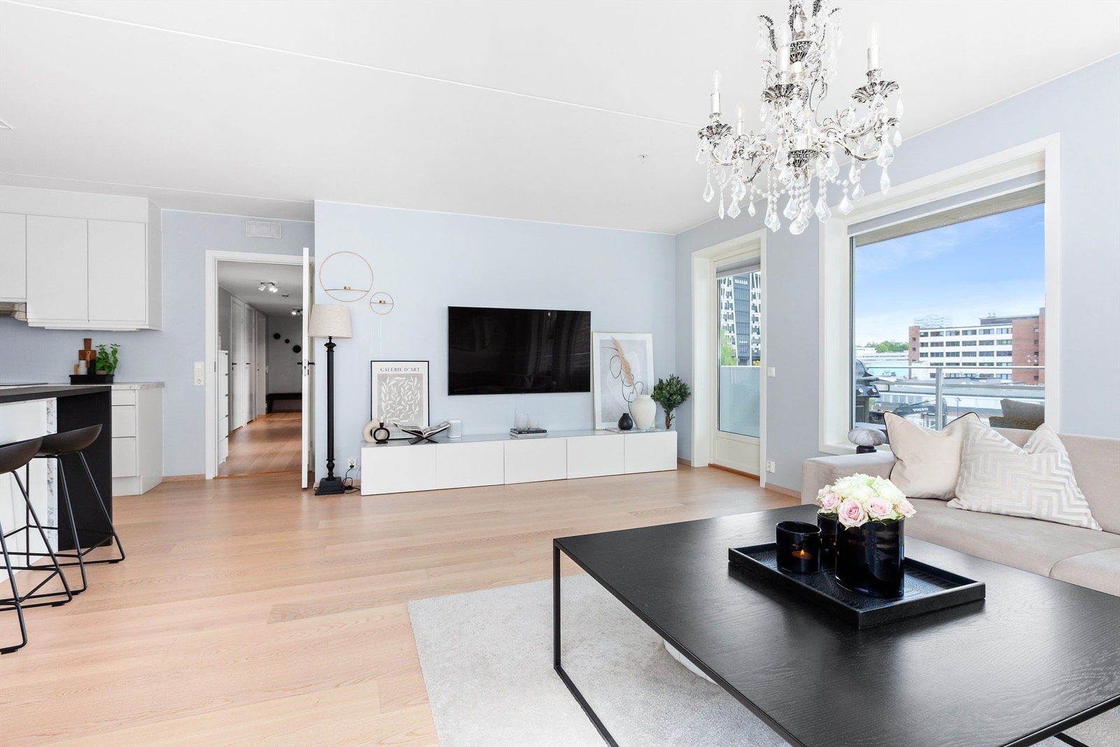 A-konto varmtvann og fyring, samt fibernett og garasjeplass er inkludert i felleskostnadene. Galleribilde