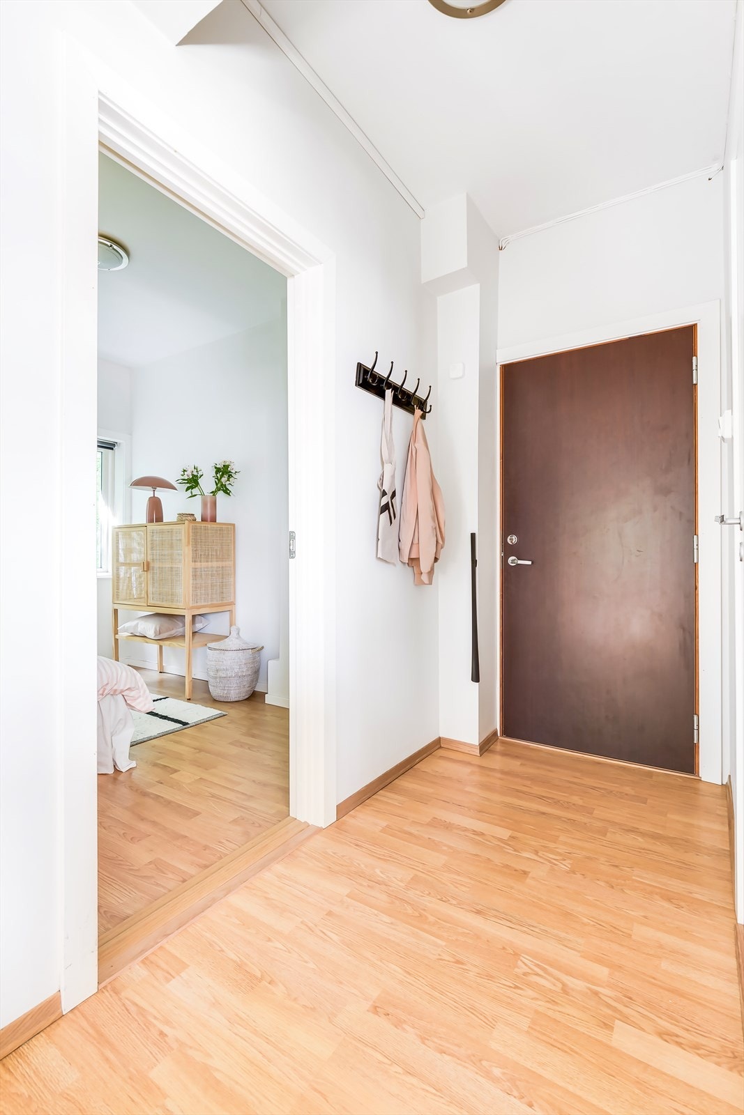 Det disponeres en bod i kjeller på 7 kvm og en bod på loft på 5 kvm Galleribilde