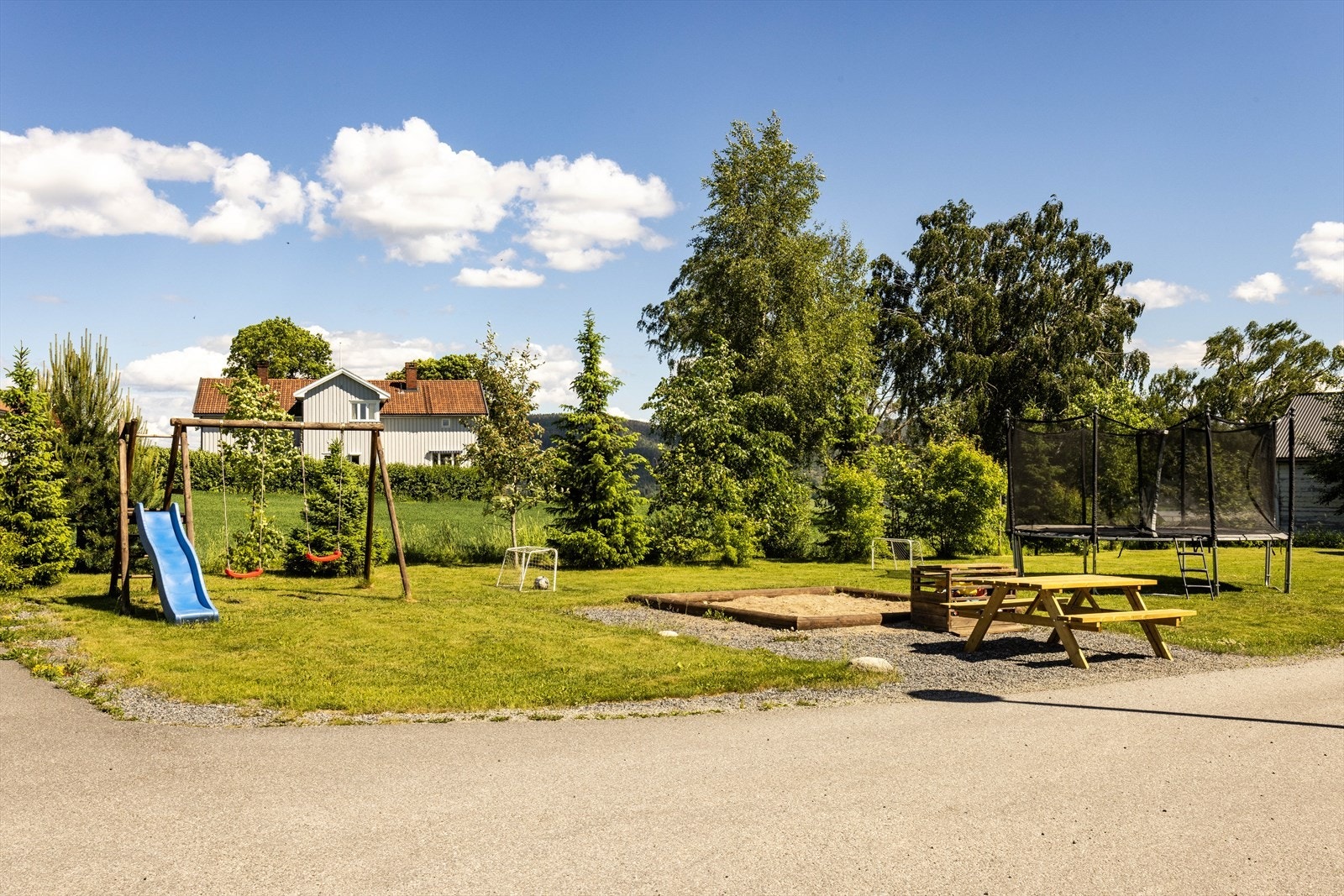 Lekeplass på området. Galleribilde