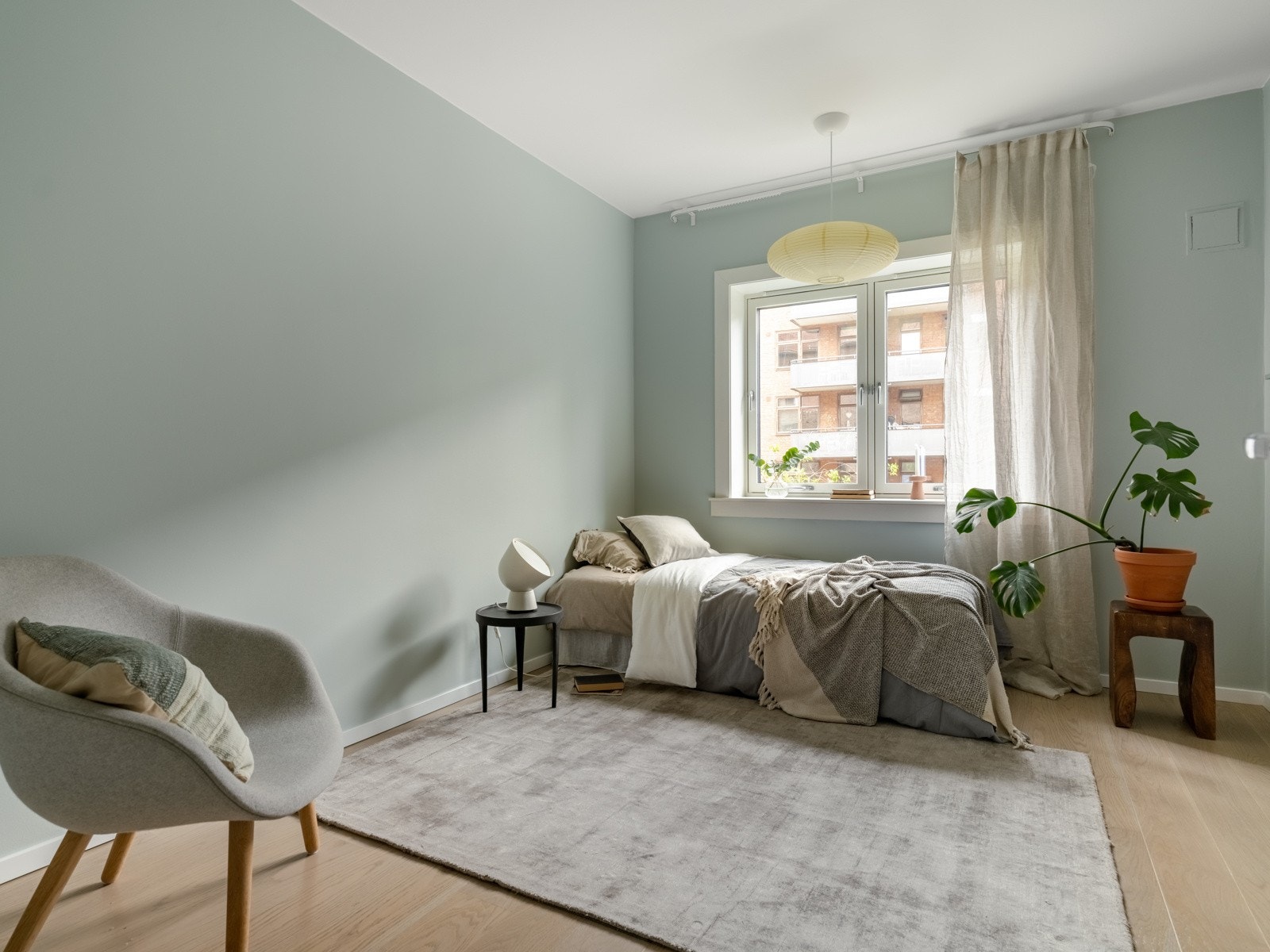 Nå er vi inne på soverom 2, som i dag brukes som gjesterom. Galleribilde