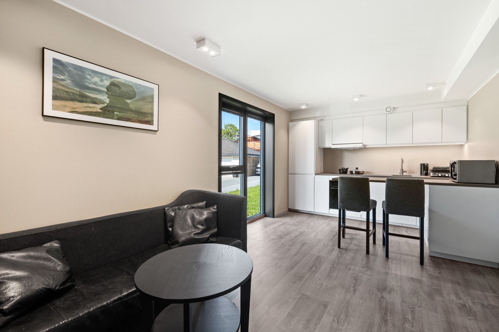 Sekundærleiligheten leies i dag ut for kr 12 000,-, Leien har ikke blitt regulert siden innfytting i 2019 Galleribilde