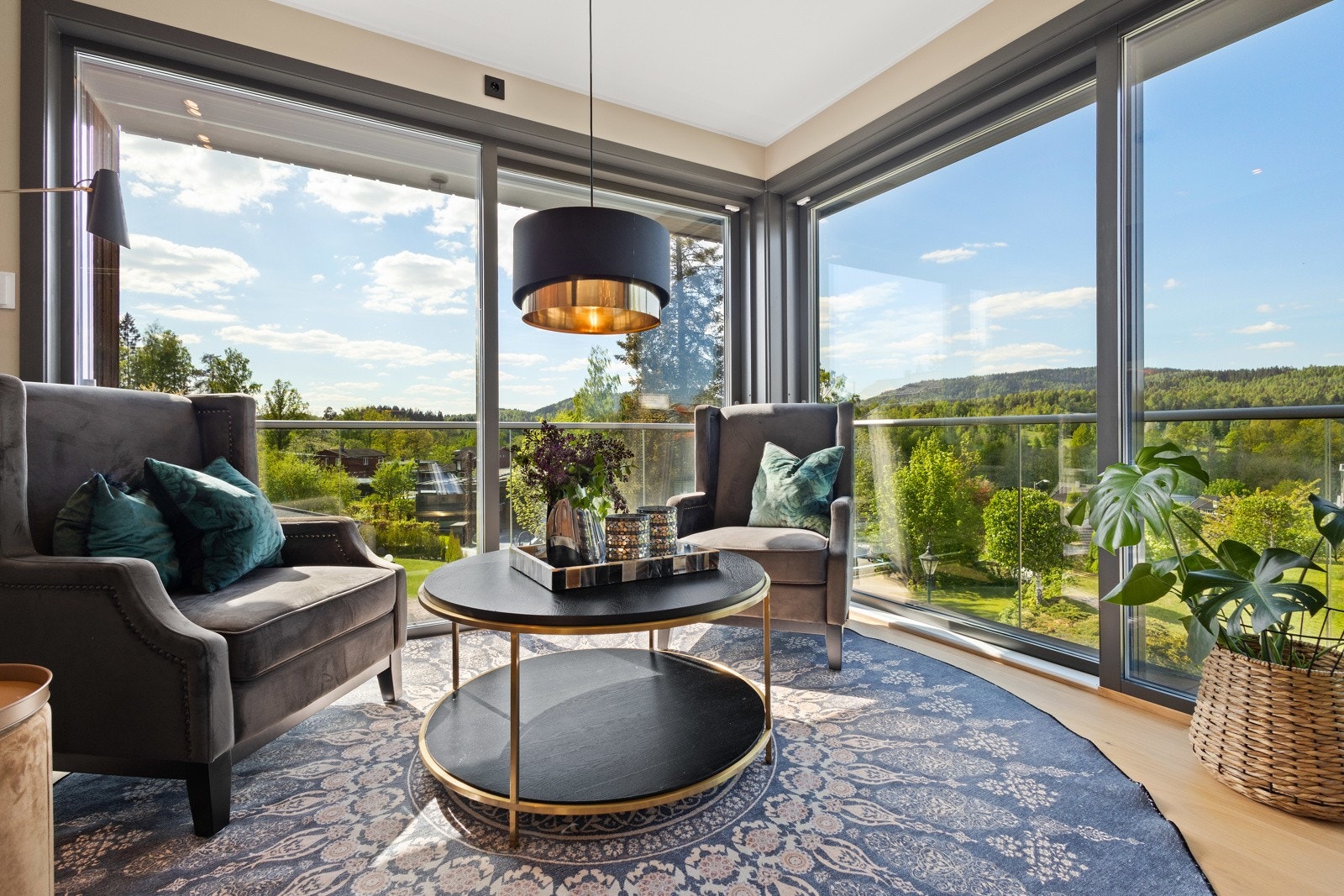 Utgang til balkong fra stuen Galleribilde