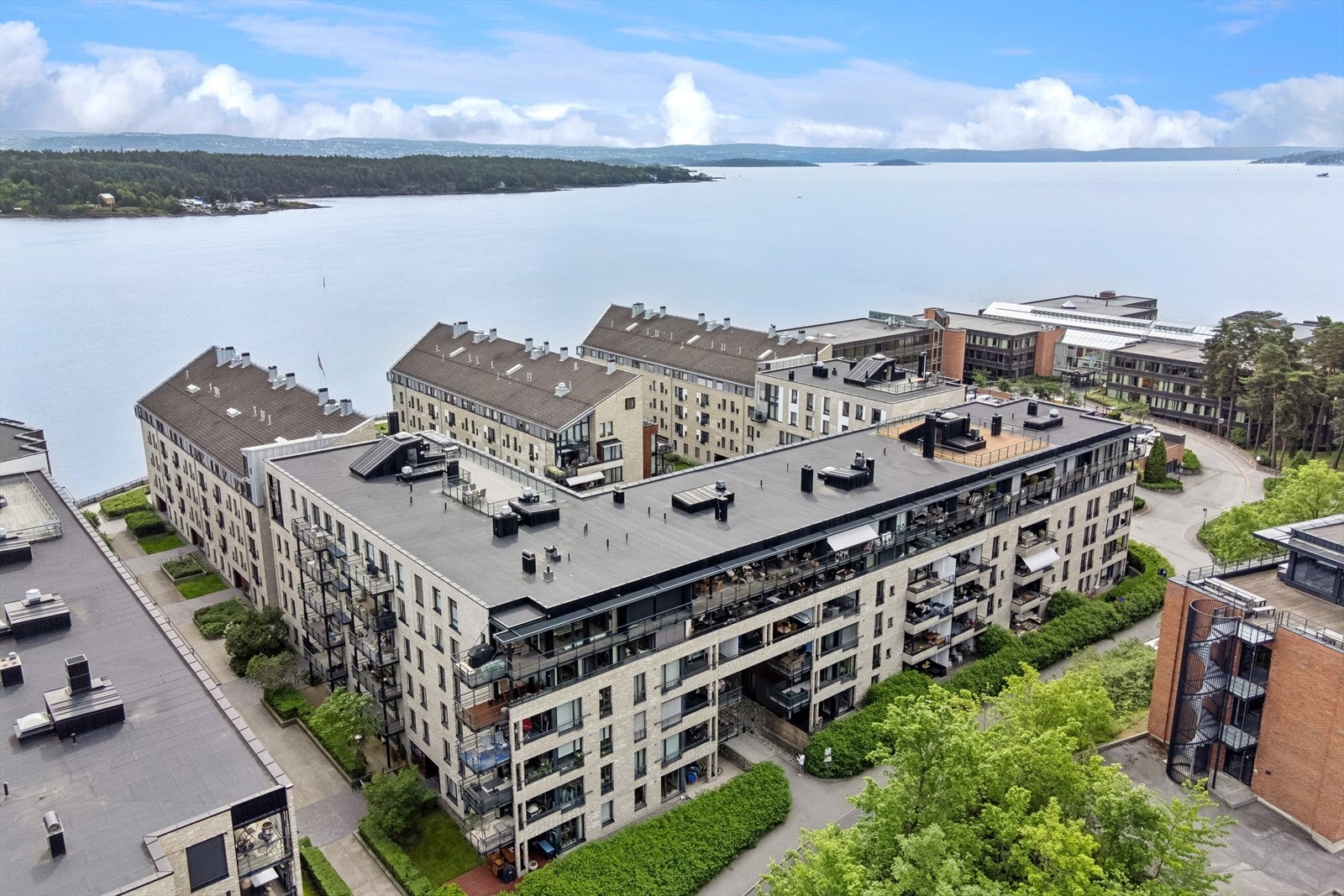 Superfint miljø for de som setter pris på et maritimt miljø med bryggeanlegg Galleribilde