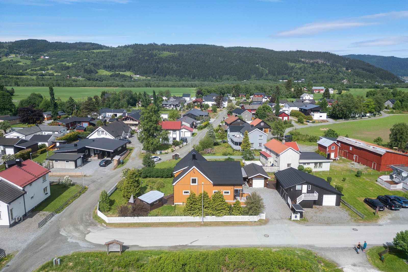 Nabolaget ligger fint og tilbaketrukket til midt mellom Fannrem og Orkanger sentrum. Cirka 5 minutter hver vei. Galleribilde