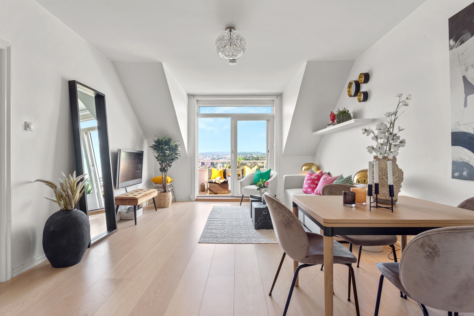 Toppleilighet beliggende i 3. etasje Galleribilde