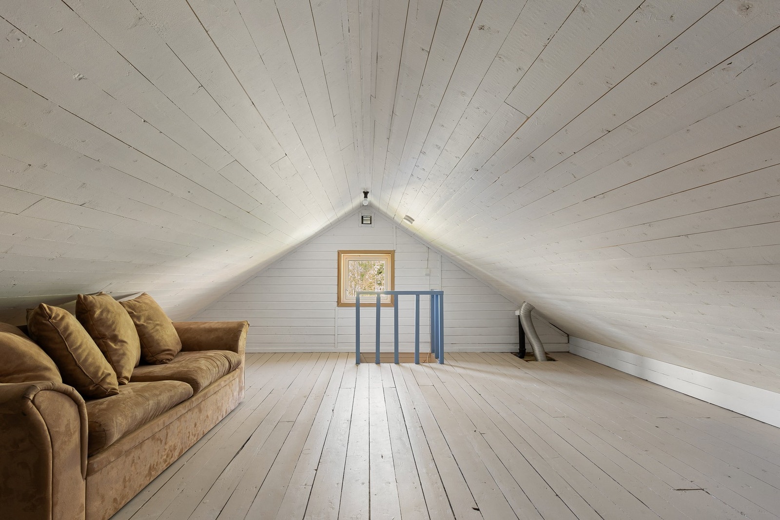 Bortsettloft med trapp fra 2. etasje Galleribilde