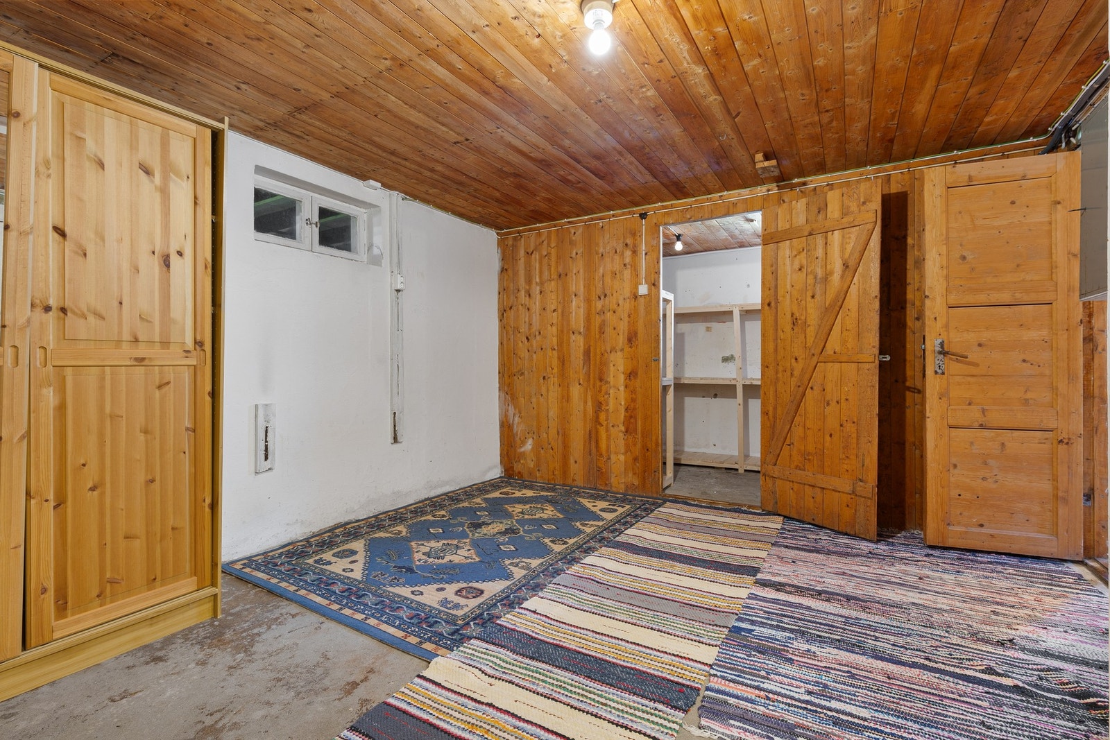 Stort bodareal i kjeller Galleribilde