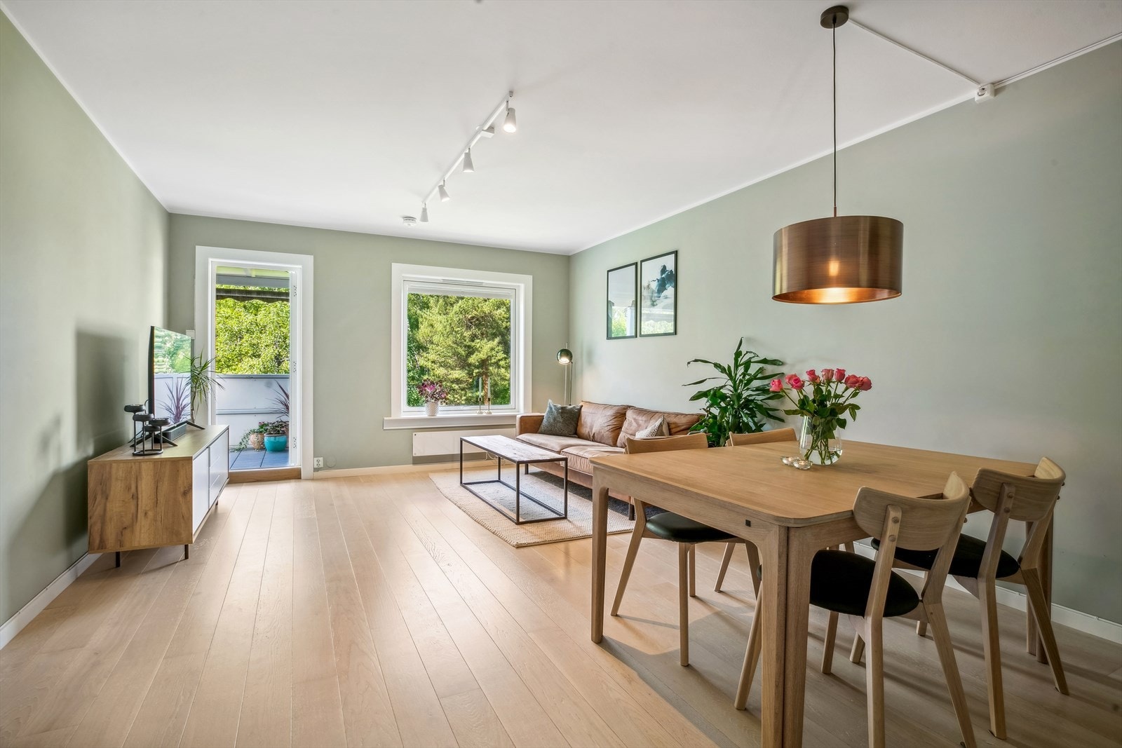 Boligen ligger fint til i et grønt og tilbaketrukket område på Bergkrystallen/Lambertseter. Galleribilde