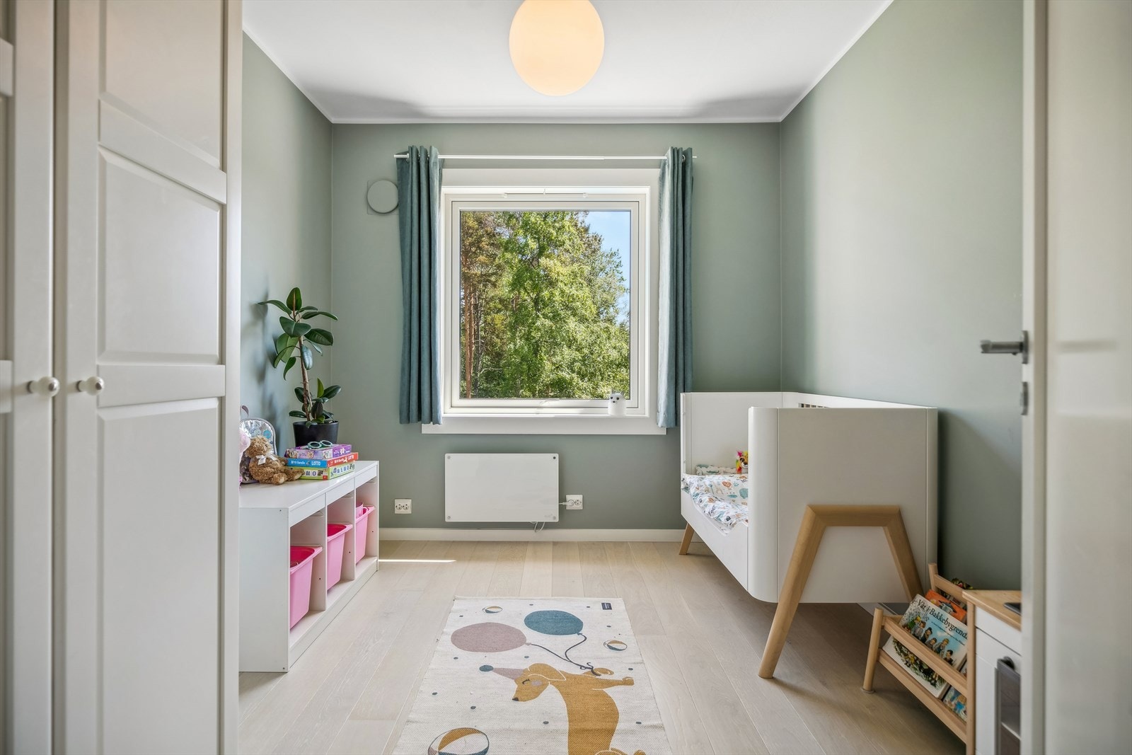 Det andre soverommet egner seg godt som barnerom, gjesterom eller kontor. Galleribilde