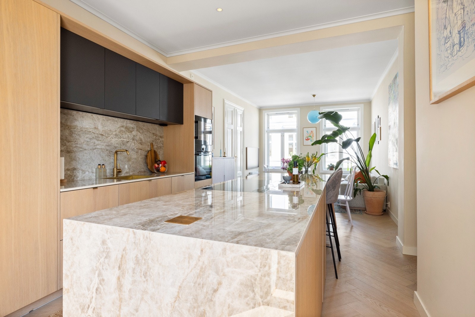 PrivatMegleren Aksept v/ Ida Myhrvold har gleden av å presentere denne unike boligen på Grünerløkka ved Sofienbergparken! Galleribilde