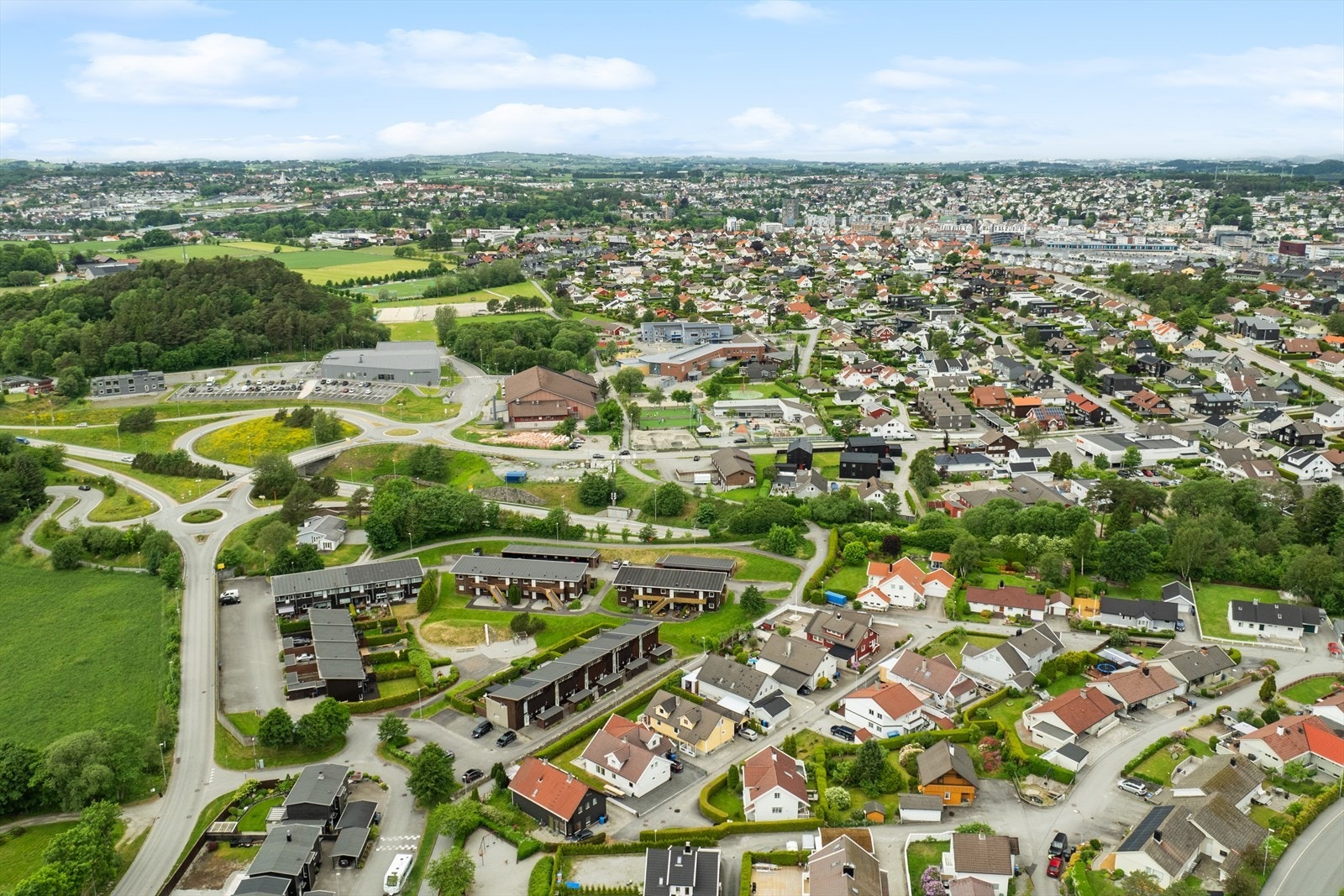 Fra boligen er det kort vei til flere barnehager og skoler. Galleribilde