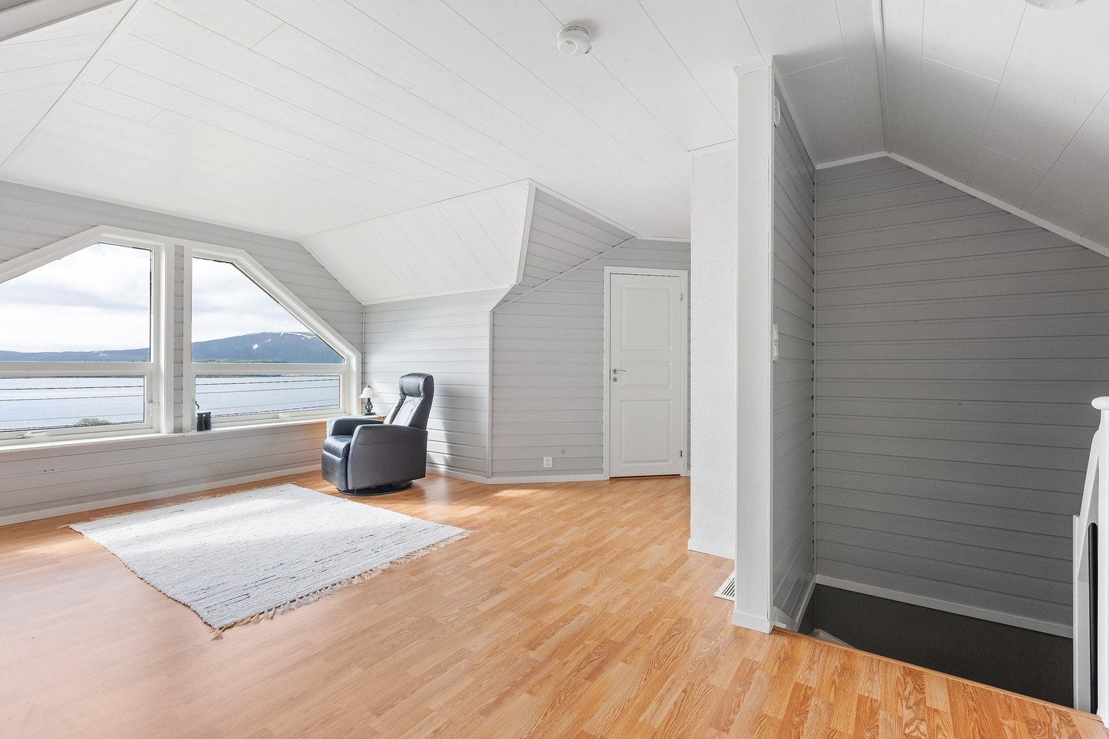 Praktisk med loftstue for ekstra oppholdsrom. Galleribilde