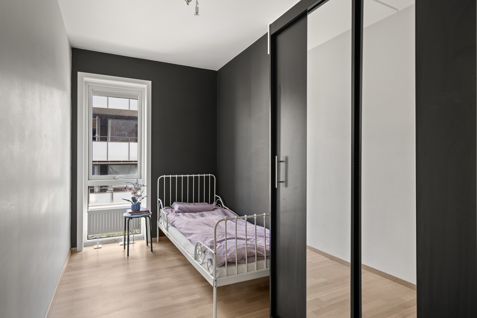Her er det også plass til dobbeltseng og garderobeløsning. Galleribilde