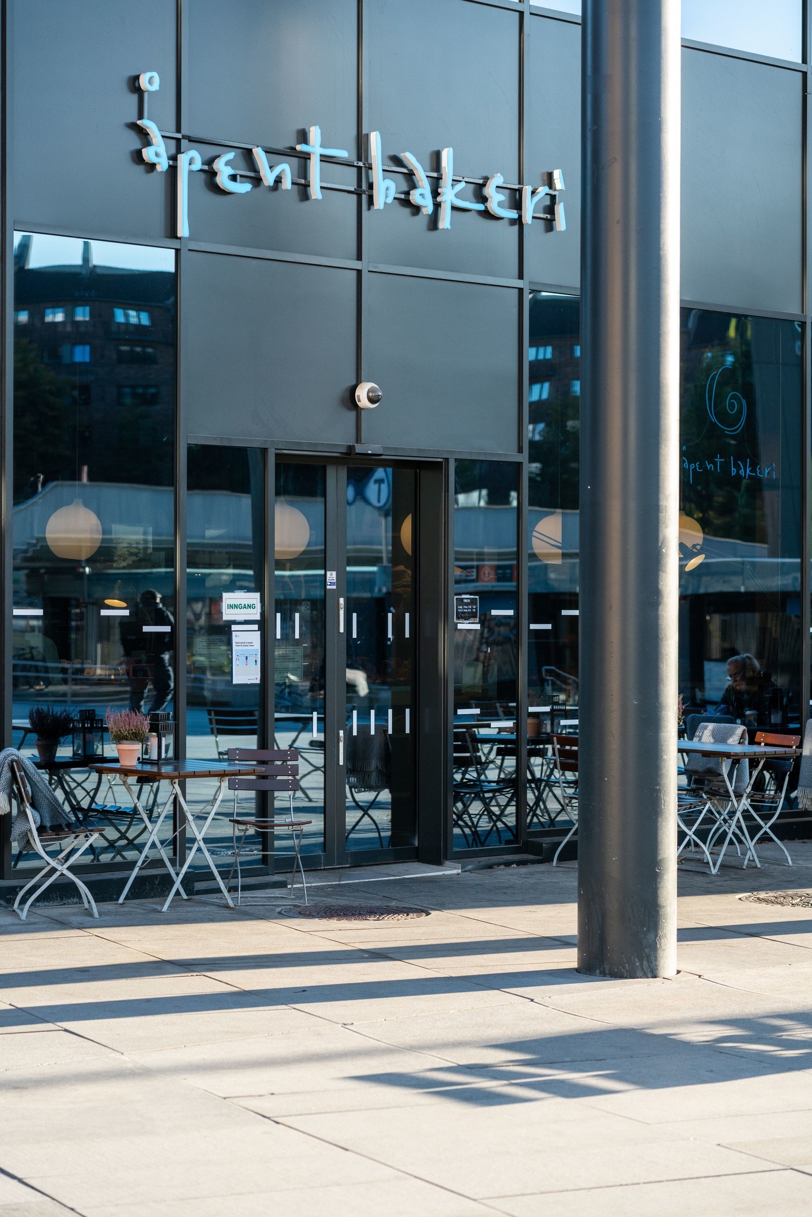 Åpent bakeri er lokalisert på Ensjø Torg og serverer ferskt brød til frokosten og deilig kaffe før arbeidsdagen begynner. Galleribilde