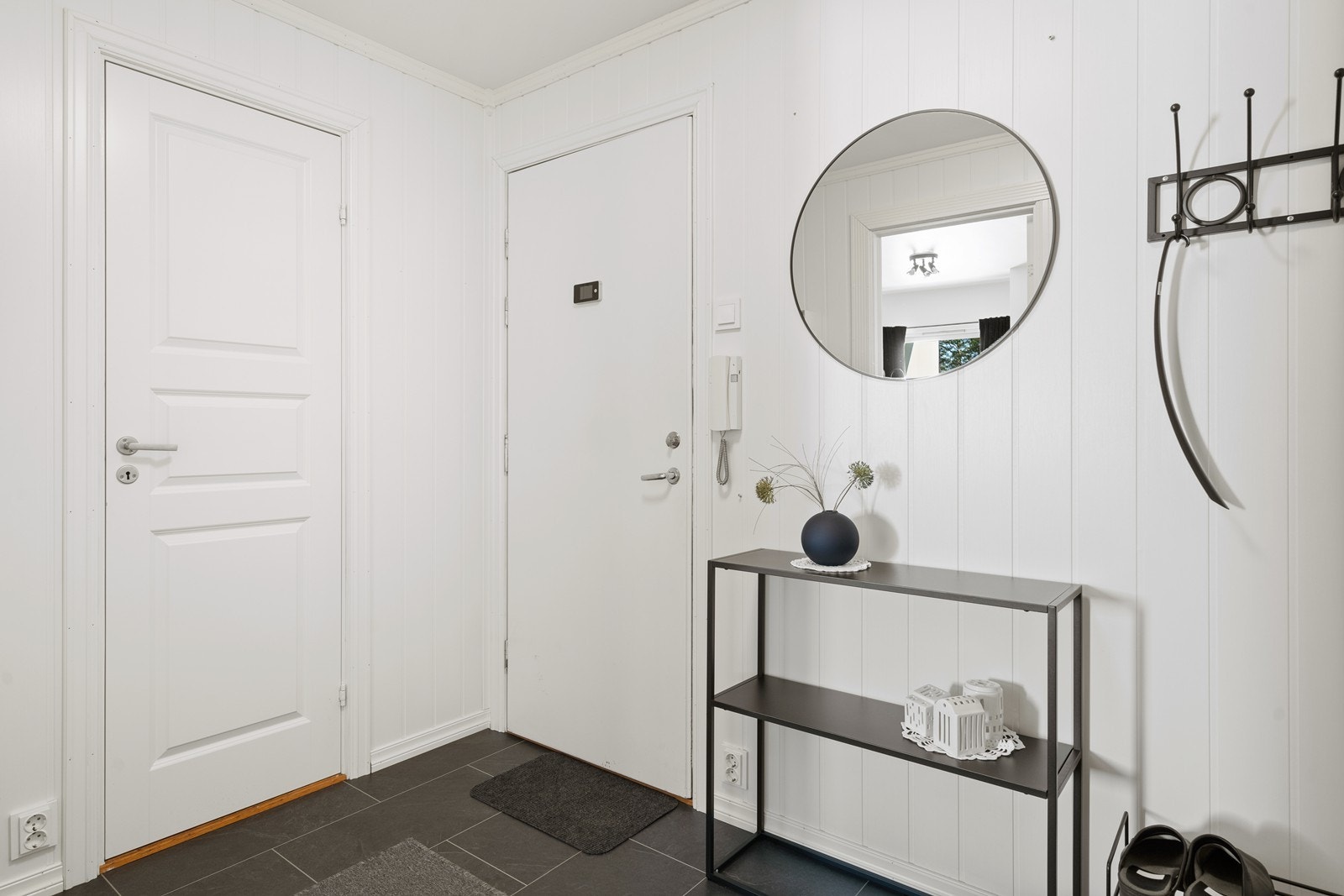 Det første som møter deg er en innbydende entré med god plass til oppbevaring Galleribilde