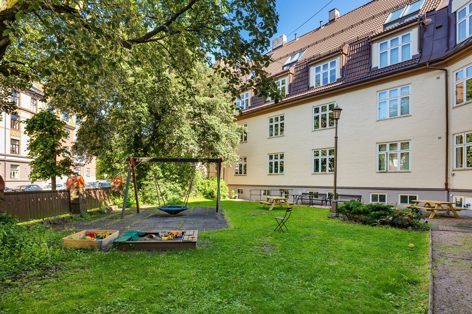 Frodig gårdsrom som gir høy trivselsfaktor! Galleribilde