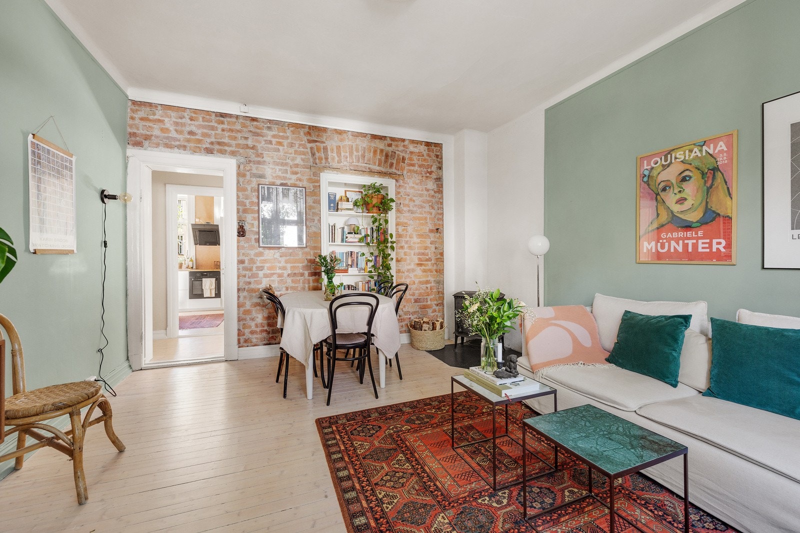 Det er gode møbleringsmuligheter i stue. Galleribilde