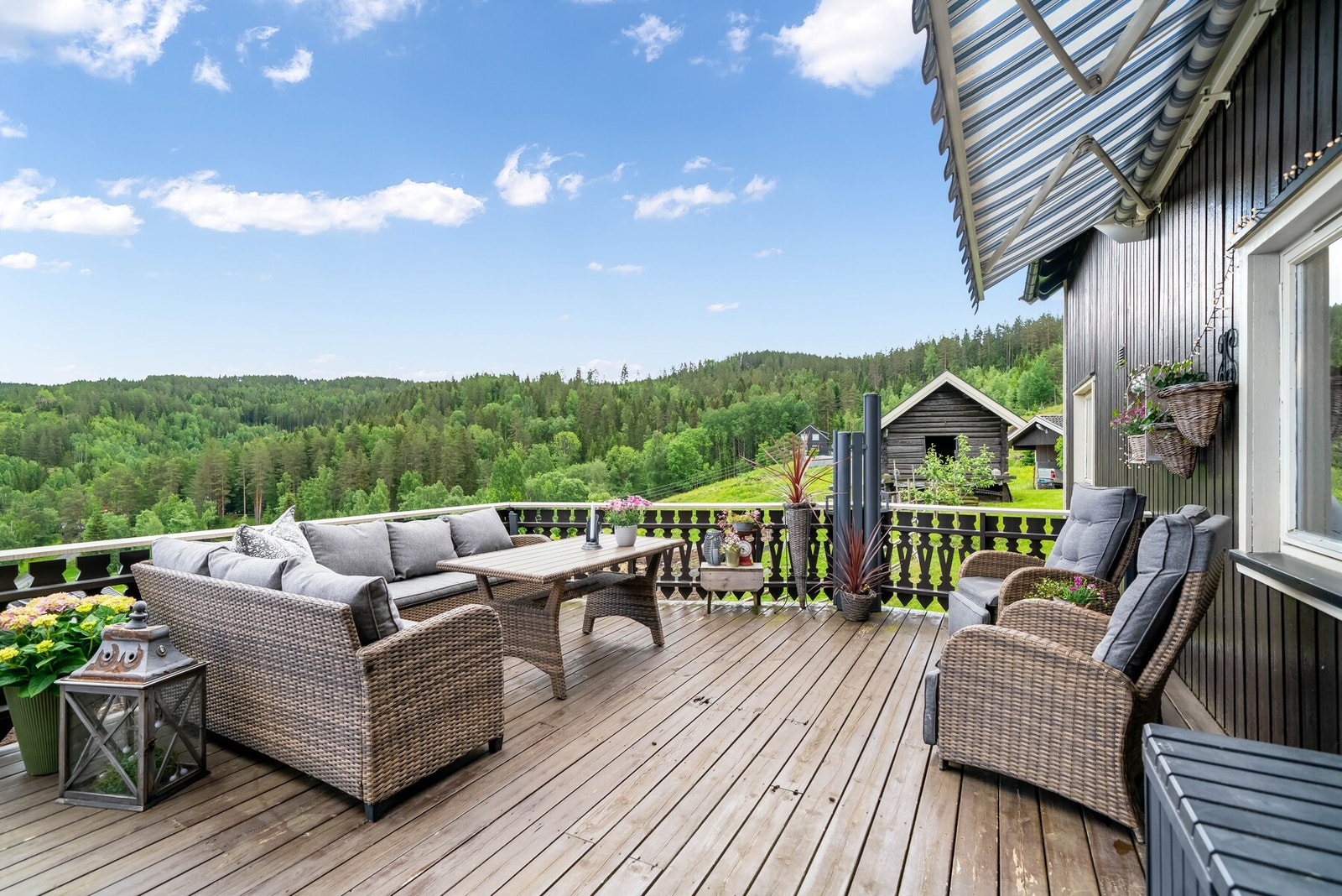 Stor veranda med gode sol- og utsiktsforhold. Galleribilde