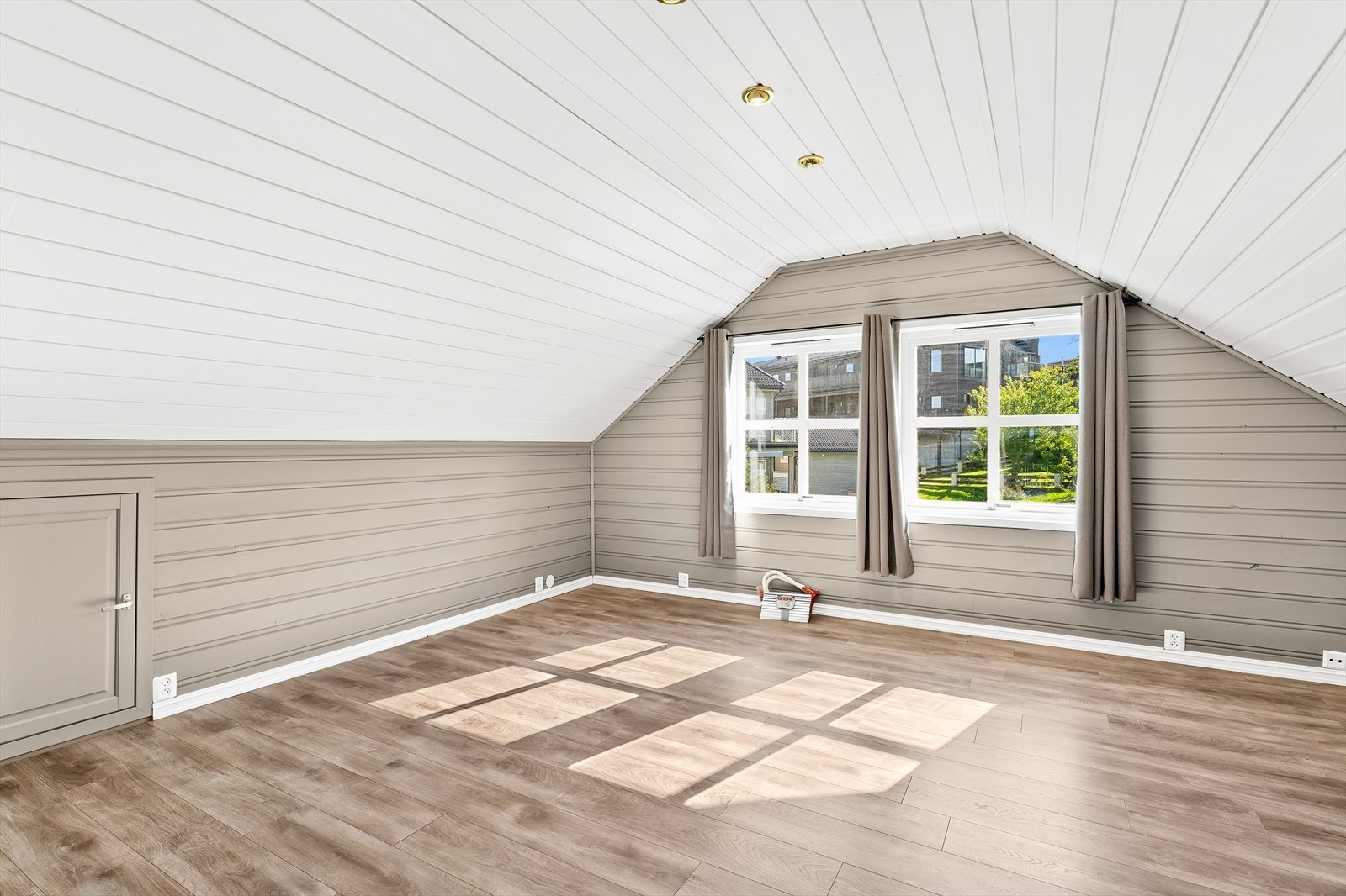 Soverommet er av god størrelse og har plass til standard soveromsinnredning. Galleribilde