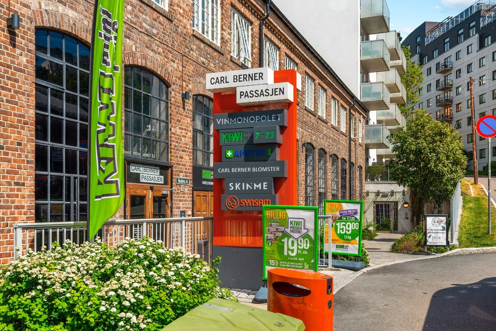 Carl Berner Passasjen inneholder en rekke butikker og forretninger! Galleribilde