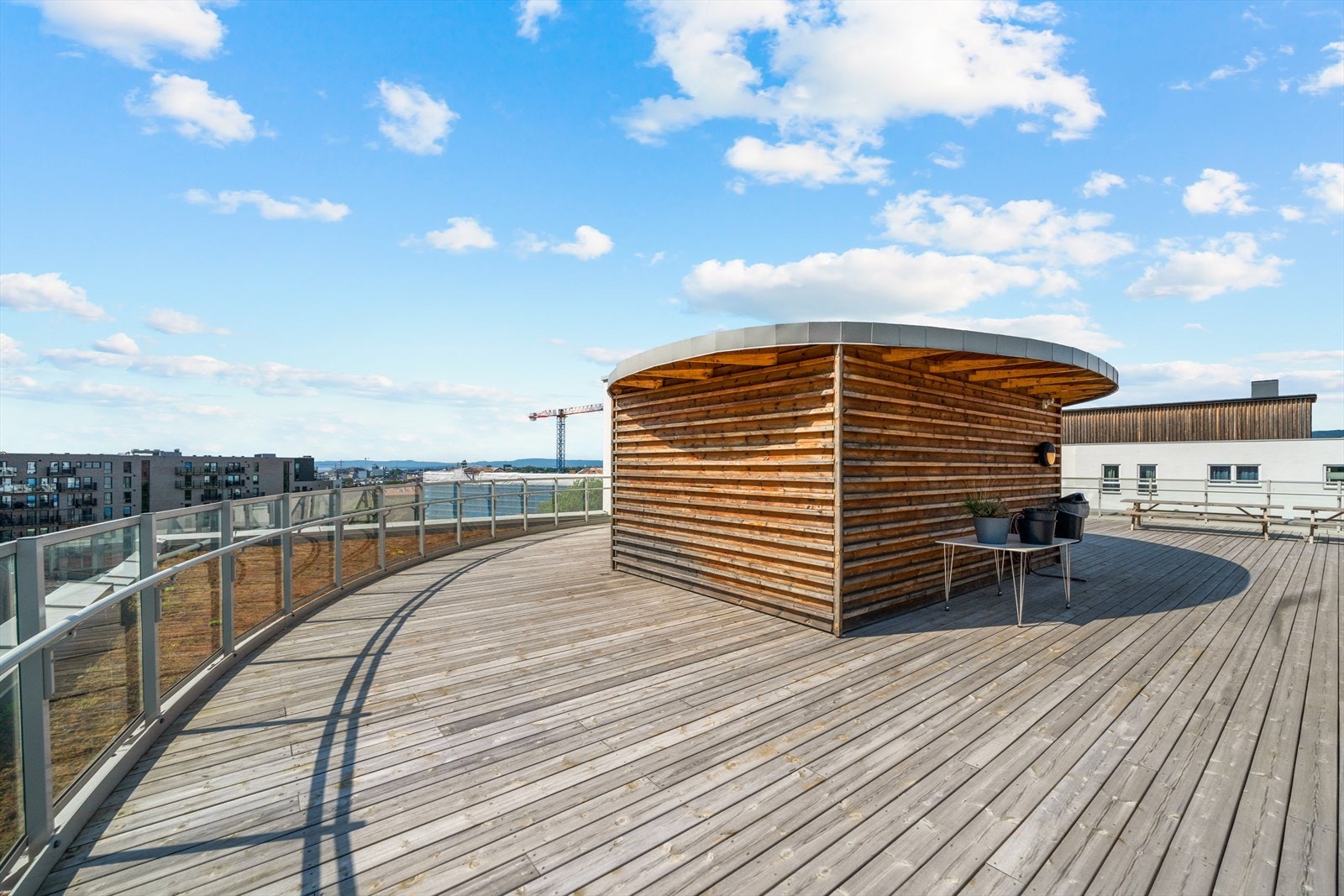 Her kan man nyte solen hele dagen, samtidig som man kan samle venner, naboer eller familie til hyggelige sammenkomster. Galleribilde