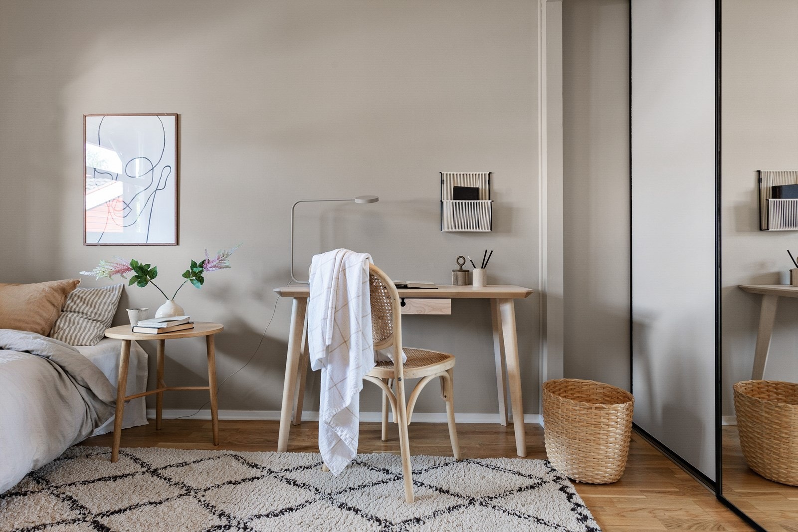 Her er det god plass til soveromsmøbler Galleribilde