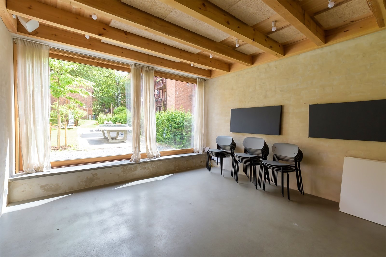 Dette er et ideelt sted for å arrangere bursdagsfester, familiesammenkomster og nabotreff med kjøkken og bad Galleribilde