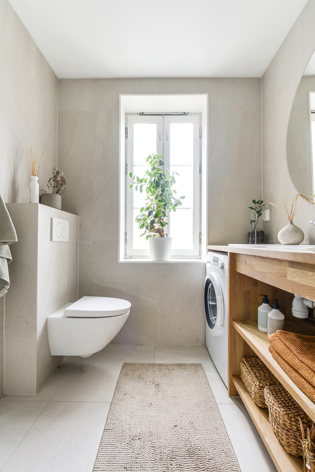 Opplegg til vaskemaskin og praktiske hylleløsninger Galleribilde