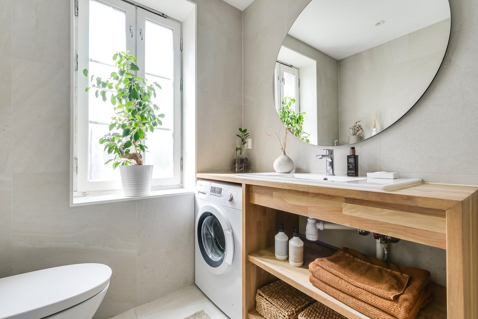 Det er varmekabler i gulv og mekanisk avtrekk for optimal ventilasjon Galleribilde