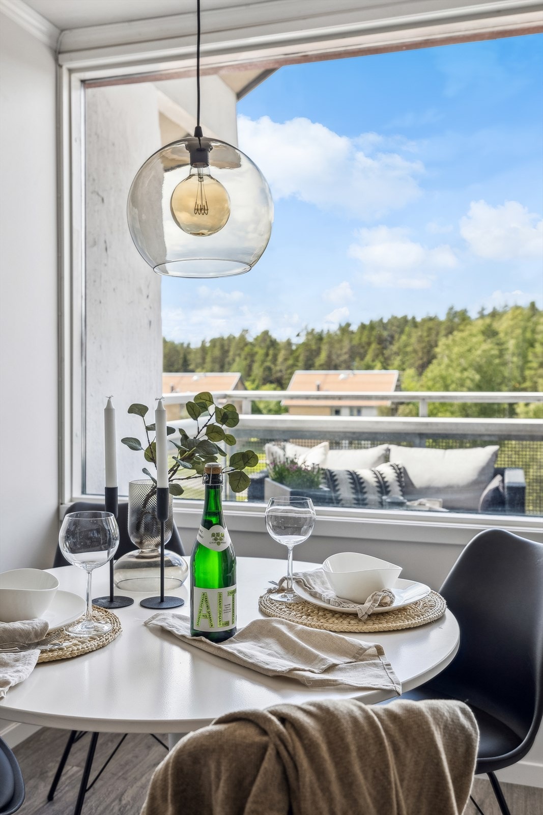 Fra spisestuen er det fin utsikt. Galleribilde