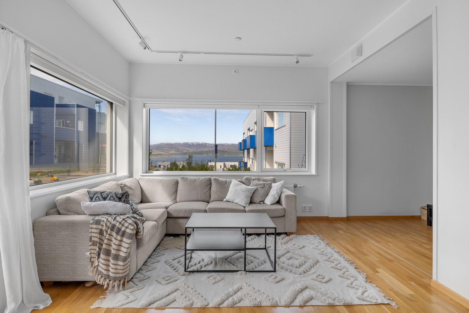 Dorgvegen 10 er en flott og svært romslig 3 - roms selveier Galleribilde