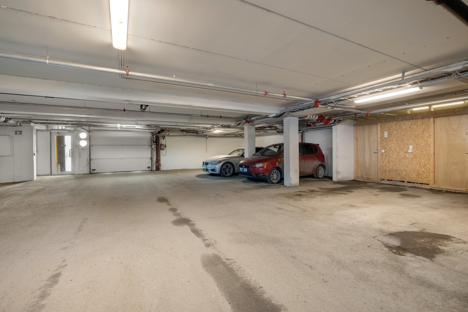 Til leiligheten er det egen plass i felles garasjeanlegg Galleribilde