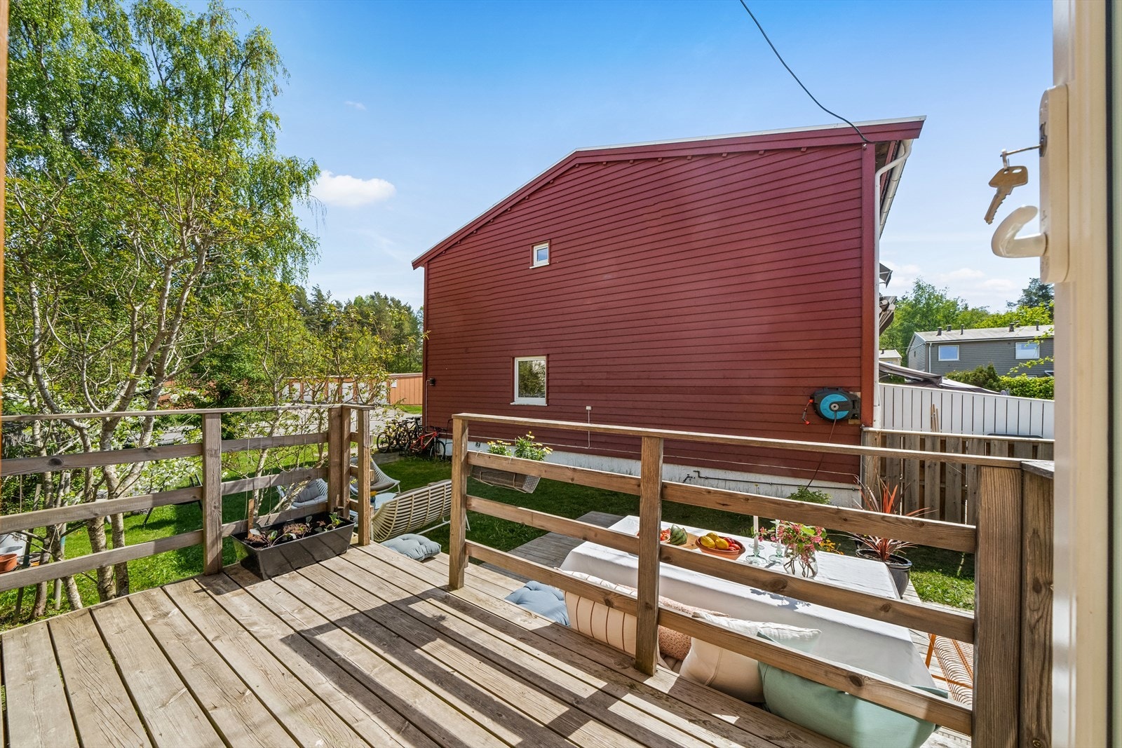 Her har du en fin terrasse oppmålt til 24 m2. Galleribilde