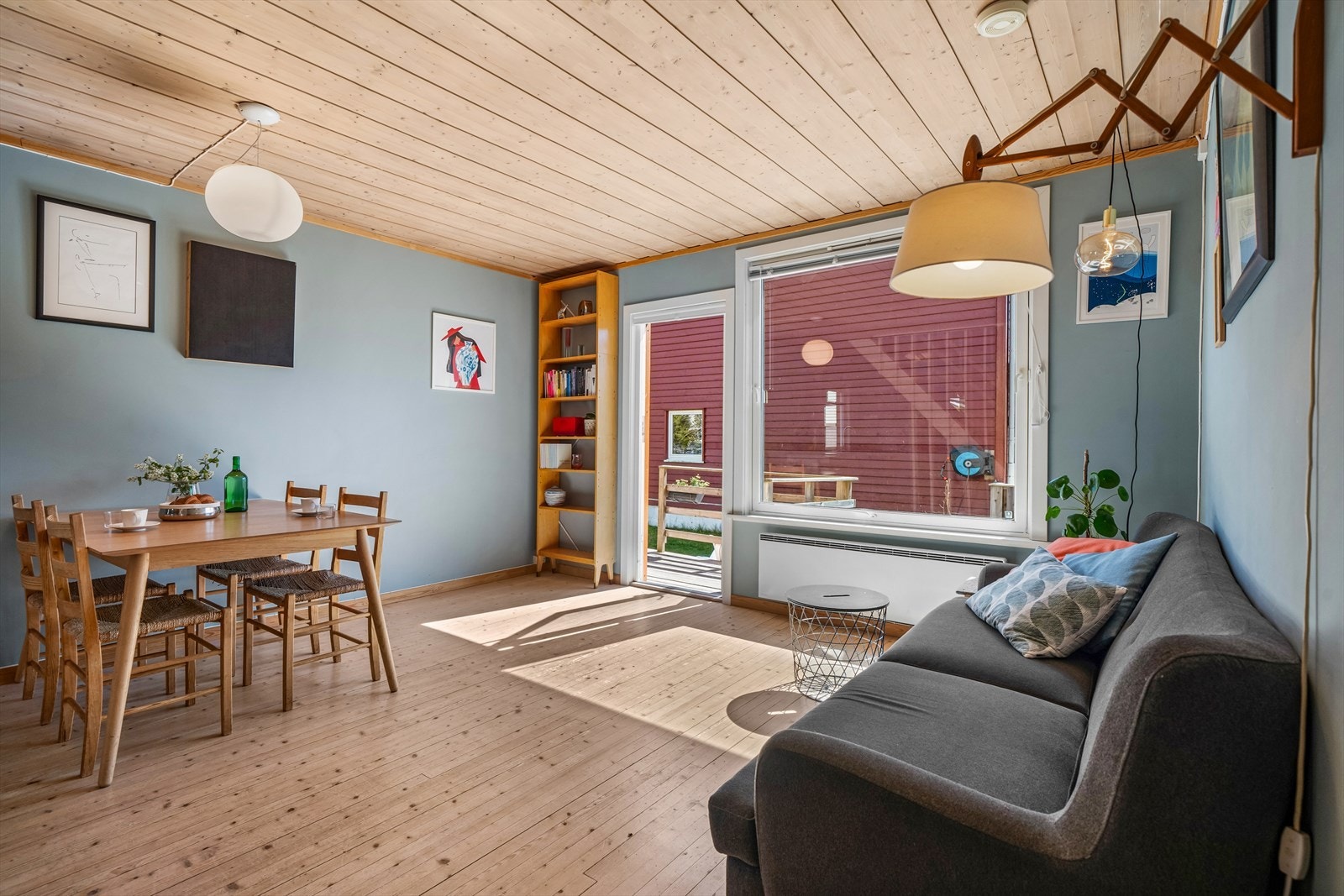 Det er god plass til spisebord og sofaseksjon. Galleribilde