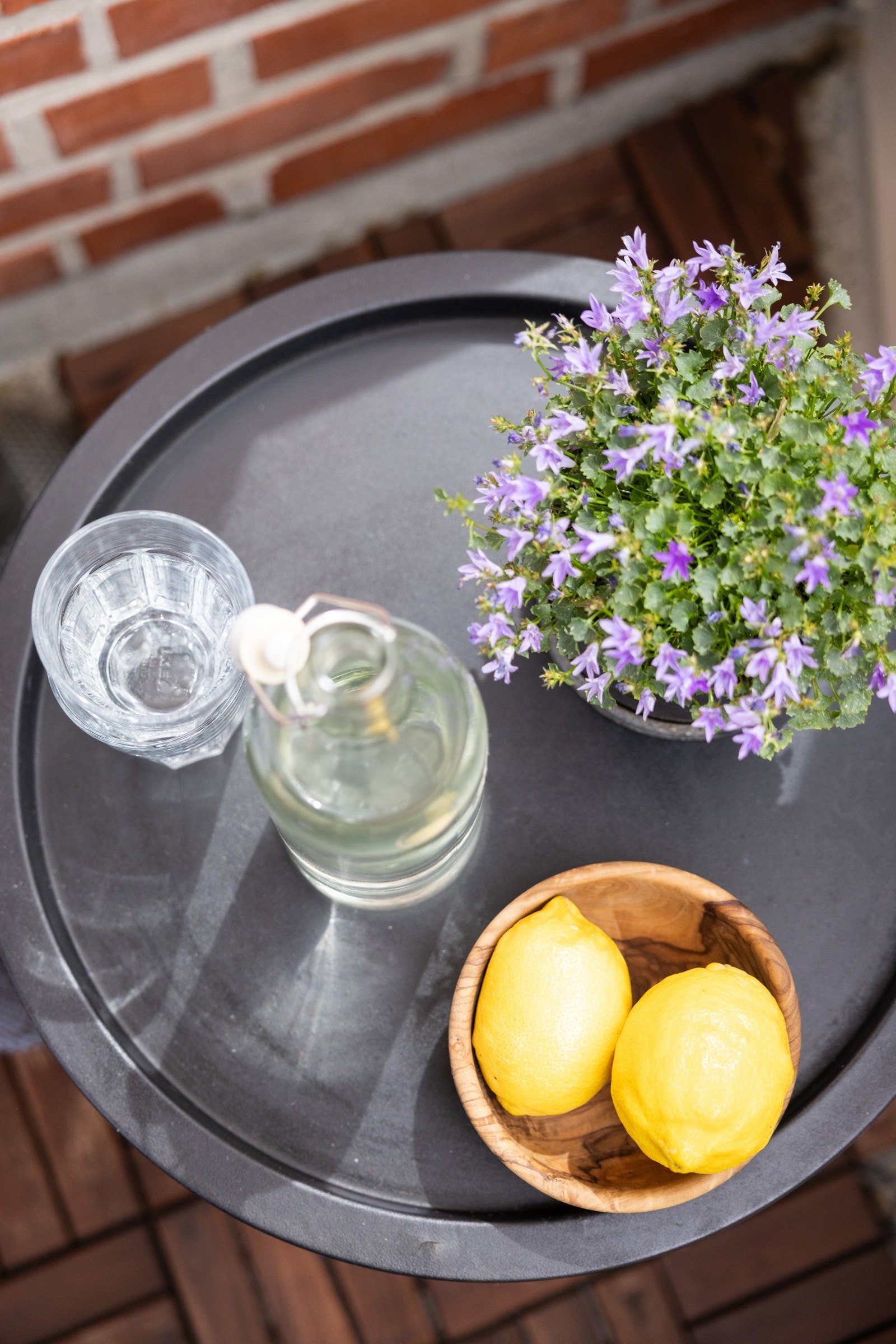 Det er god plass til utemøbler og grill. Galleribilde