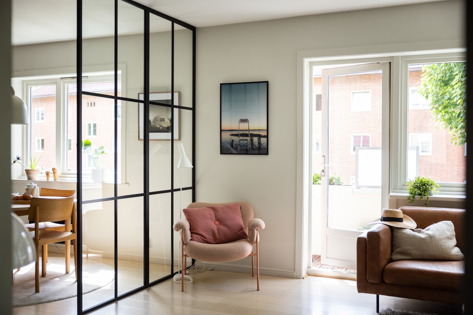 Fra stuen har du tilgang til balkong. Galleribilde