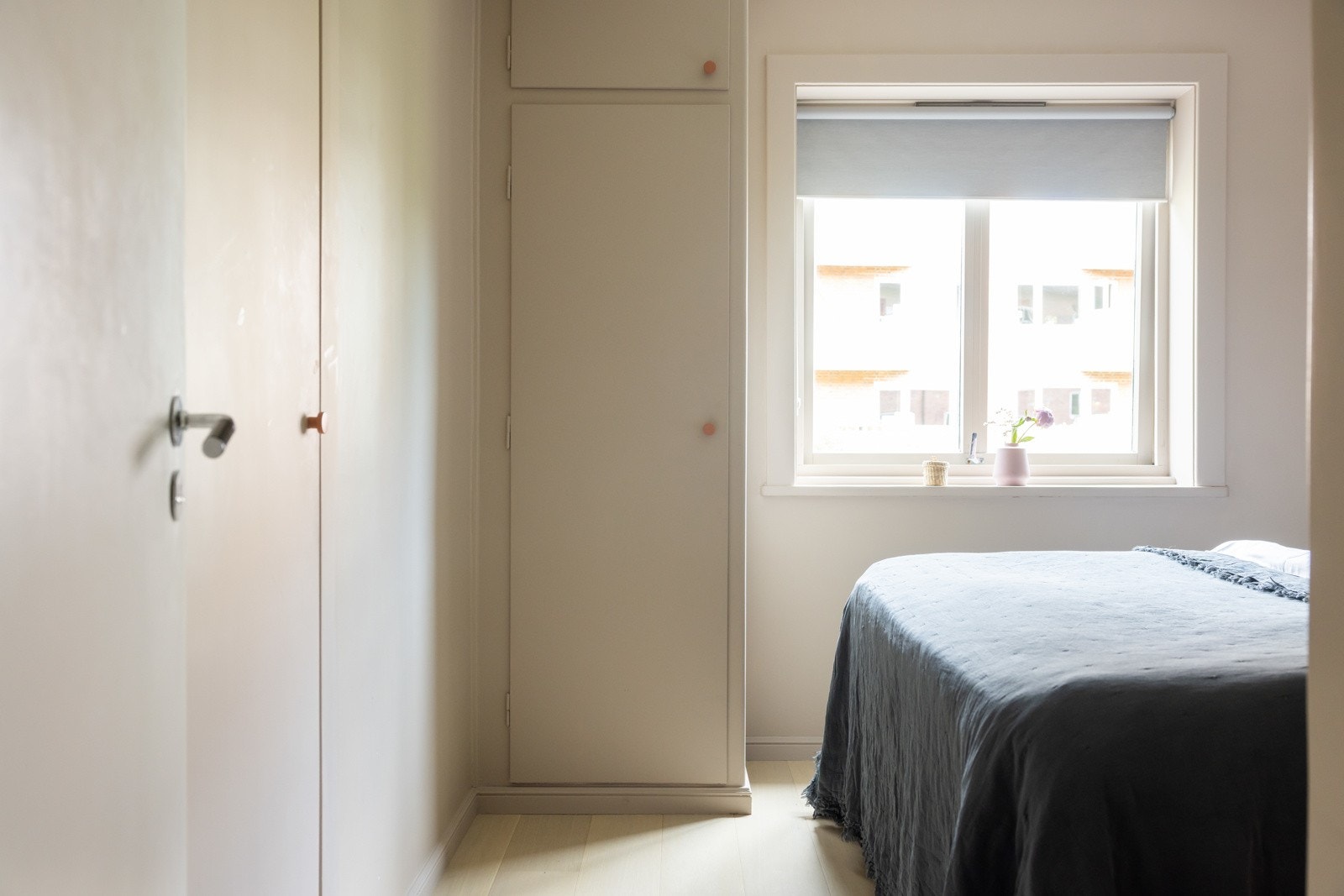 Her også er det også en innebygget garderobeløsning for maksimal plassutnyttelse. Galleribilde