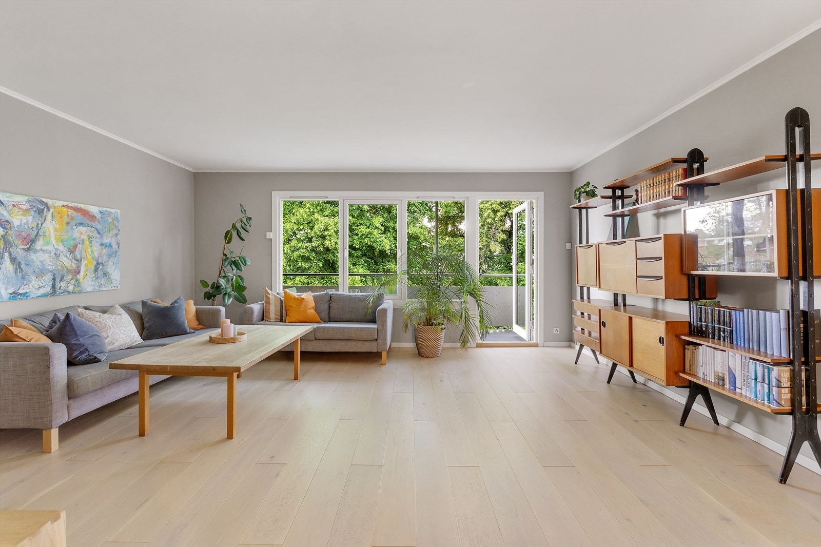 - Balkongen er en fin og hyggelig forlengelse av stuen - Galleribilde