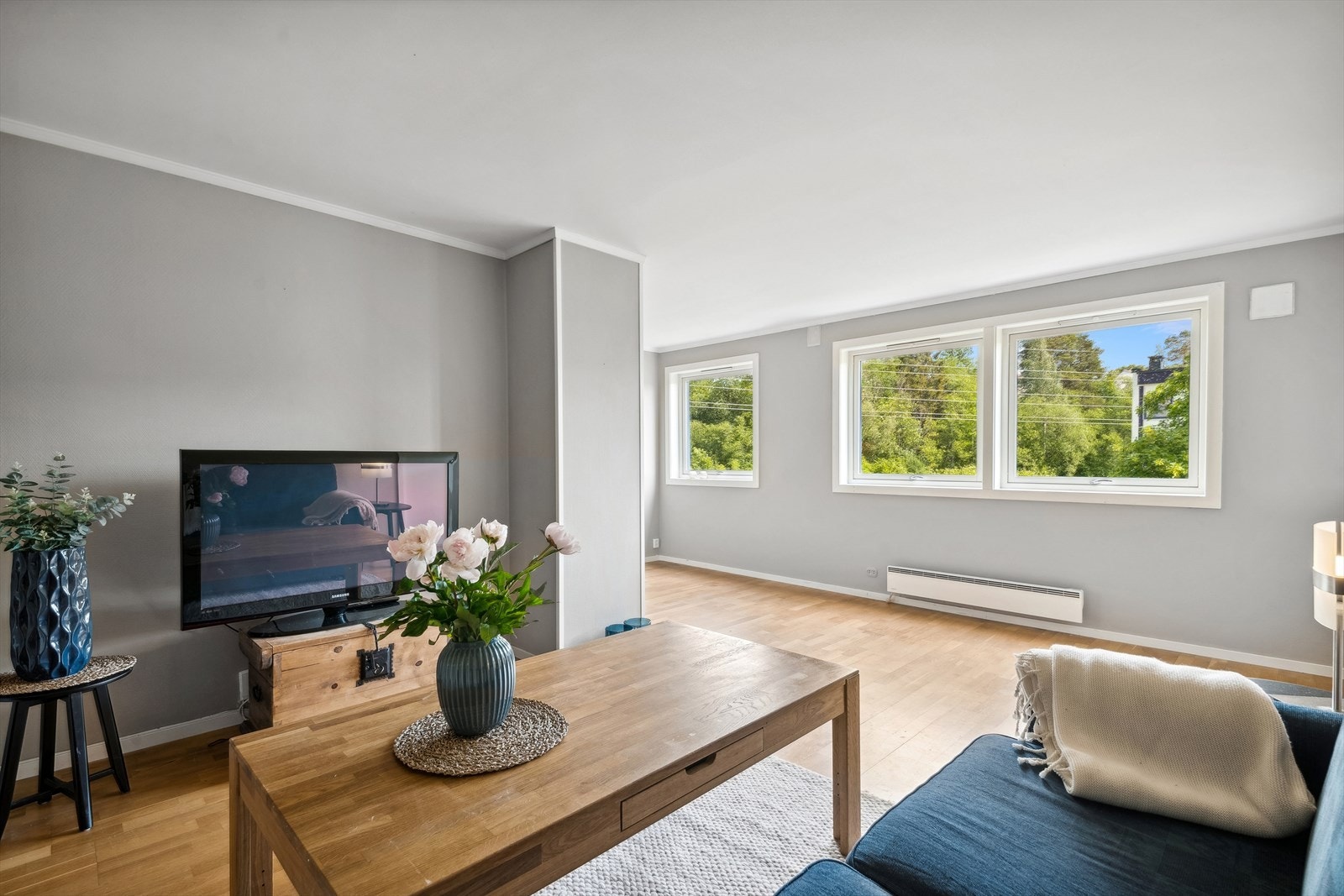 Store vindusflater gir godt med lysinnslipp Galleribilde