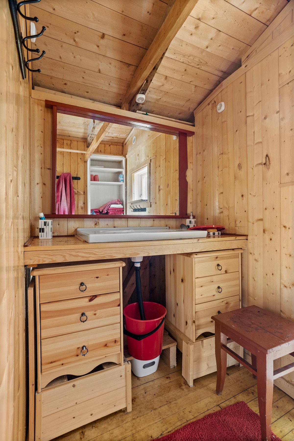Rom med vask i uthus Galleribilde