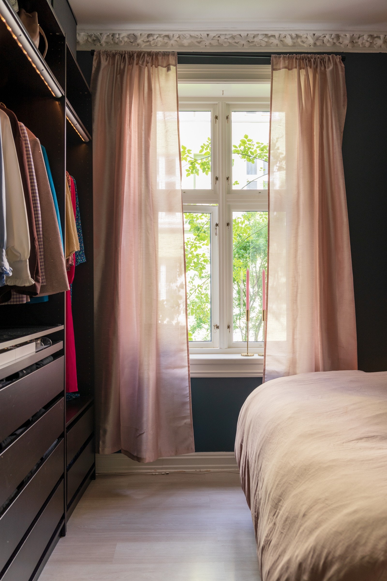 Begge soverommene vender mot rolig bakgård. Galleribilde