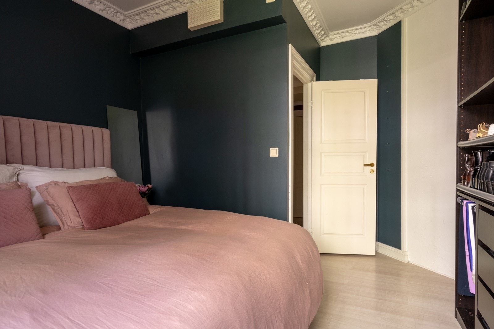 Romslig soverom. Galleribilde