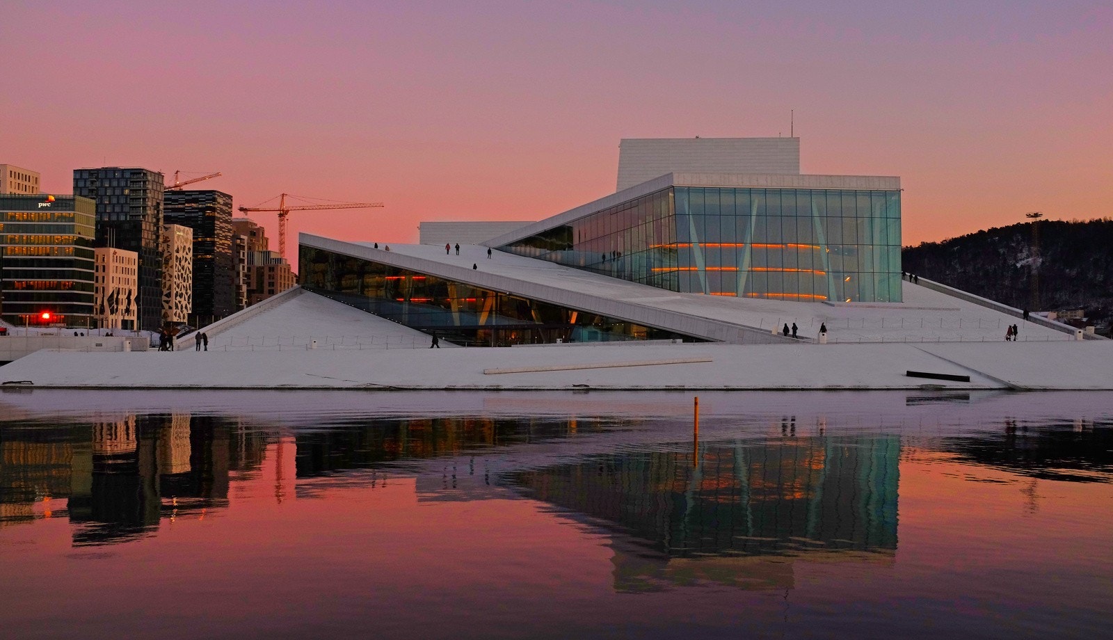 Operaen og Deichman-biblioteket ligger kun 20 minutter til fots fra boligen. Galleribilde