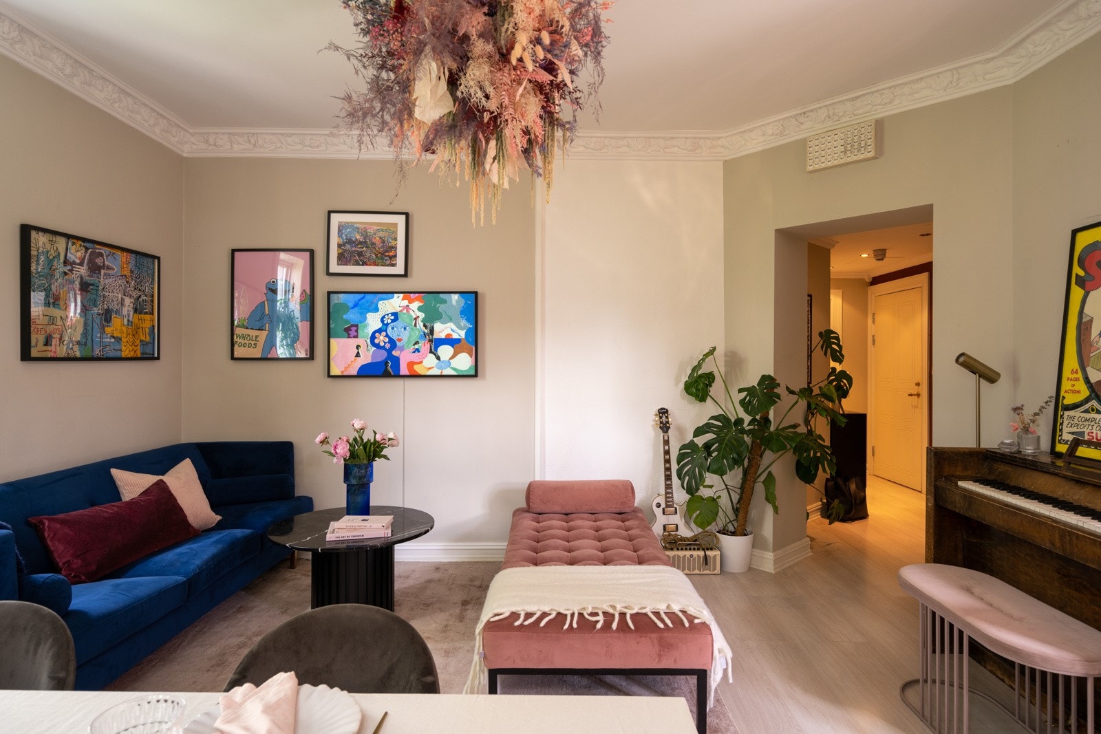 Leiligheten er innredet i stilfulle farger. Galleribilde